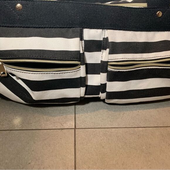 Zebra stripped travel bag - duffle bag - carryon bag - Picture 6 of 6